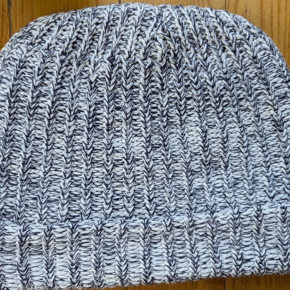 🌷 Handmade - White and black speckled hat - Picture 2 of 3